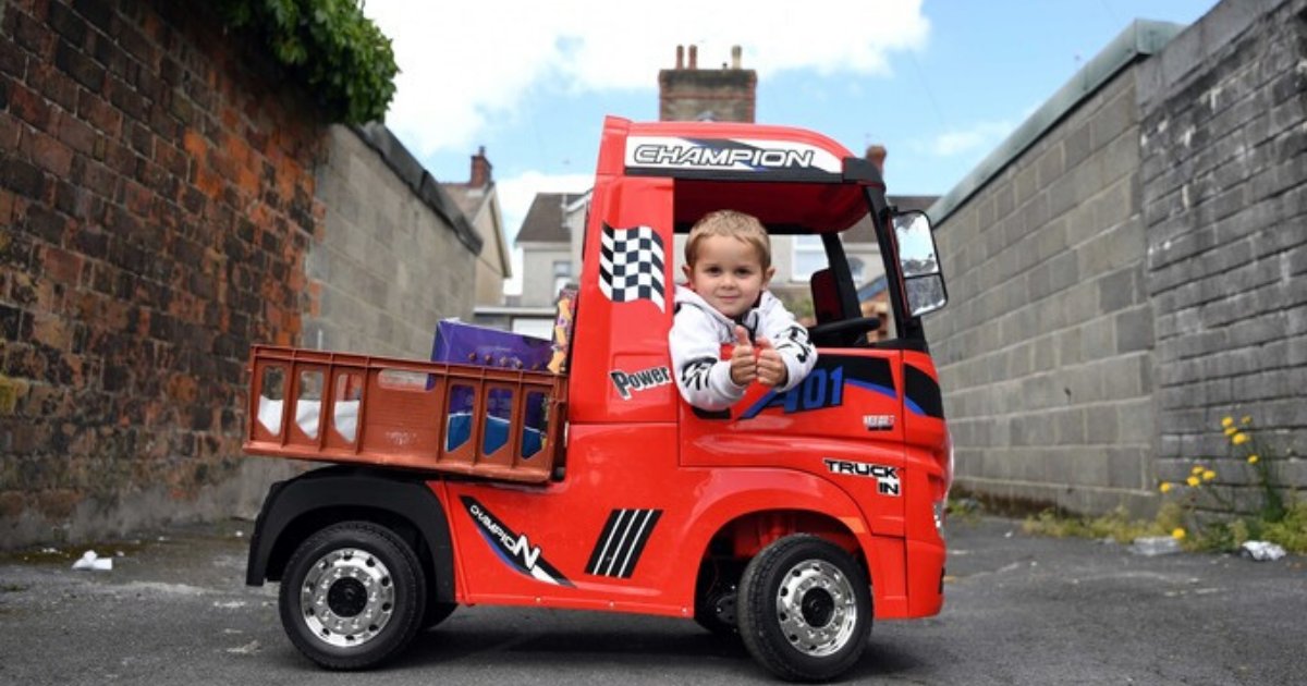theoo.png?resize=1200,630 - 3-Year-Old Boy Uses His Toy Truck To Deliver Food To Healthcare Workers