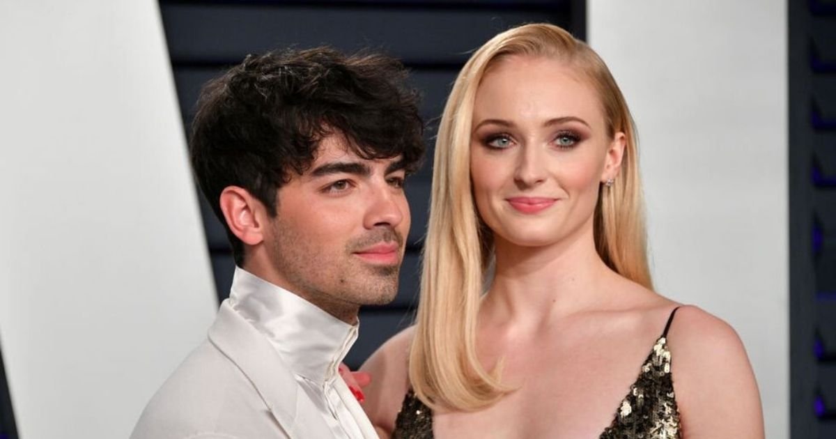 untitled design 6 5.jpg?resize=412,275 - Sophie Turner Displayed Her Big Baby Bump During A Walk With Husband Joe Jonas