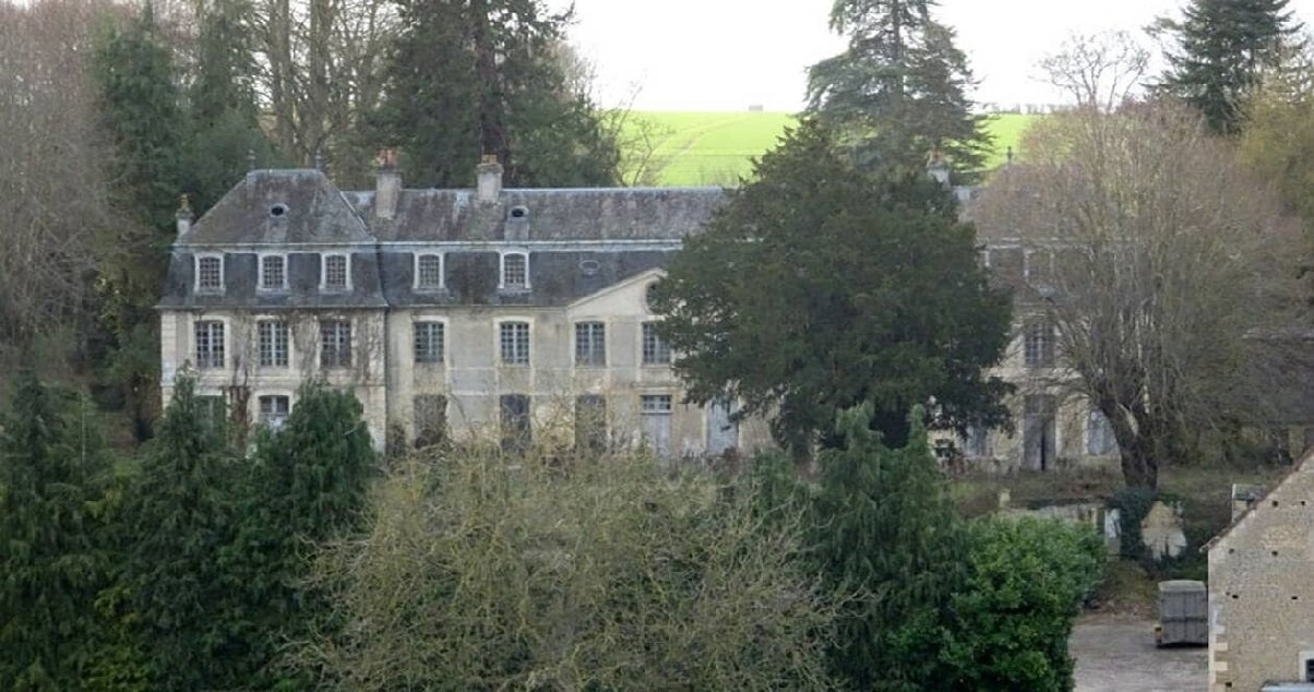 urbex.jpg?resize=412,275 - URBEX: dans le Calvados, quatre femmes ont été surprises en pleine exploration d'un château abandonné !