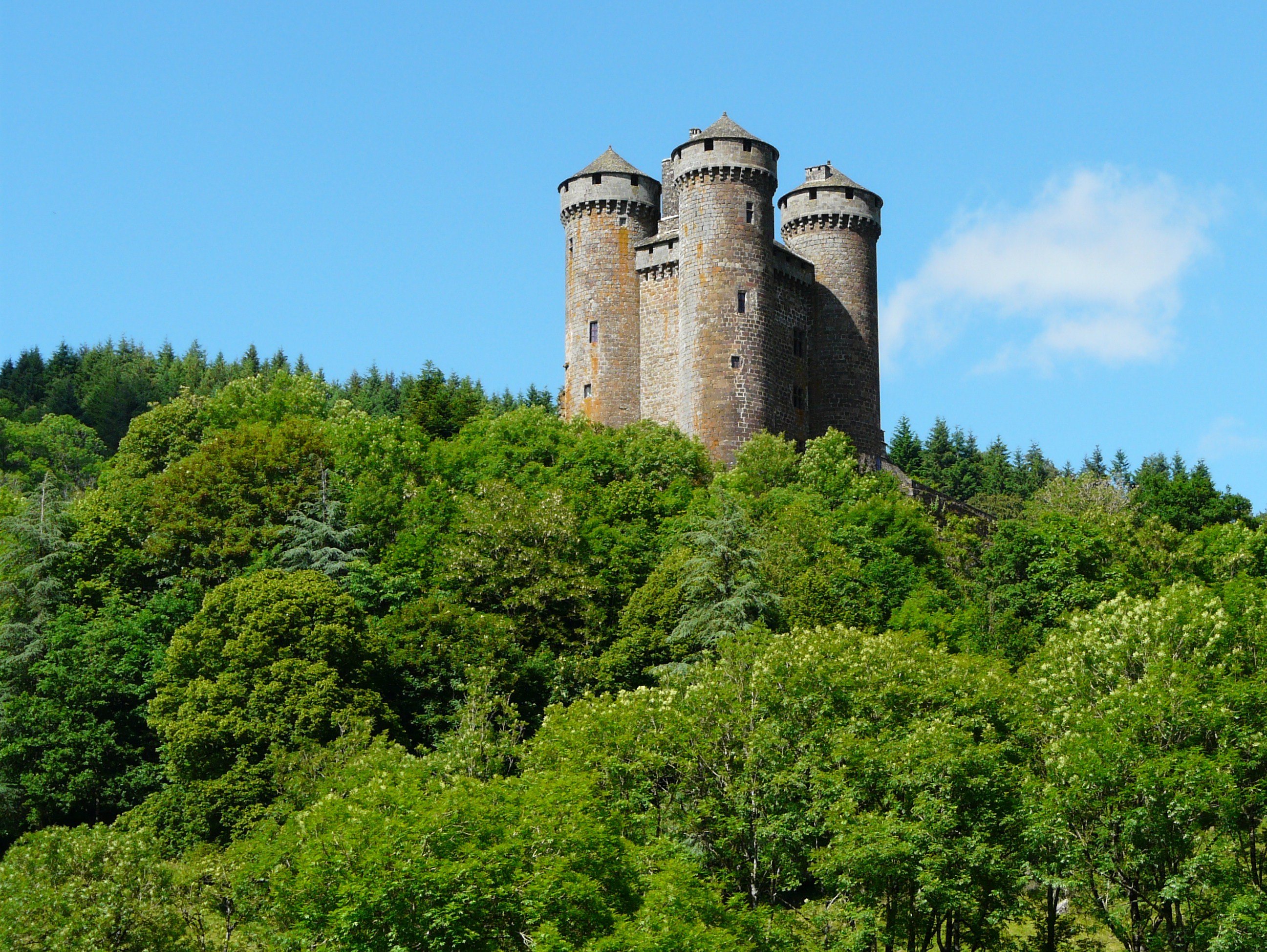 Découvrez Les 10 Plus Beaux Villages D'Auvergne à Visiter Au Moins Une ...