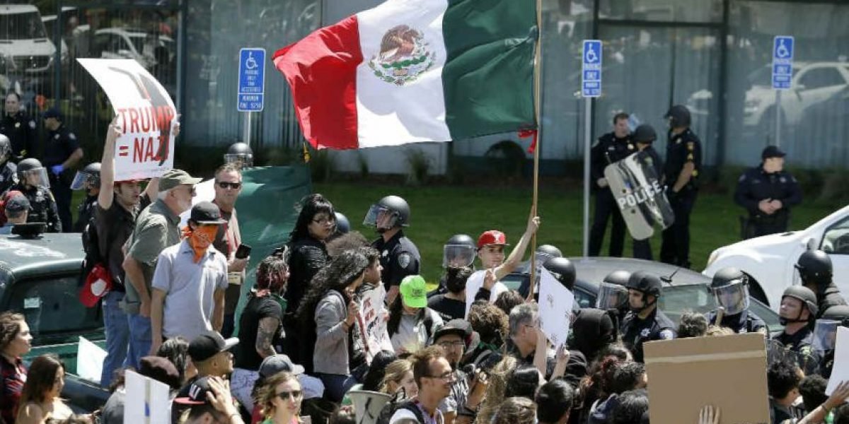 Por qué reluce bandera de México en protestas contra Donald Trump ...