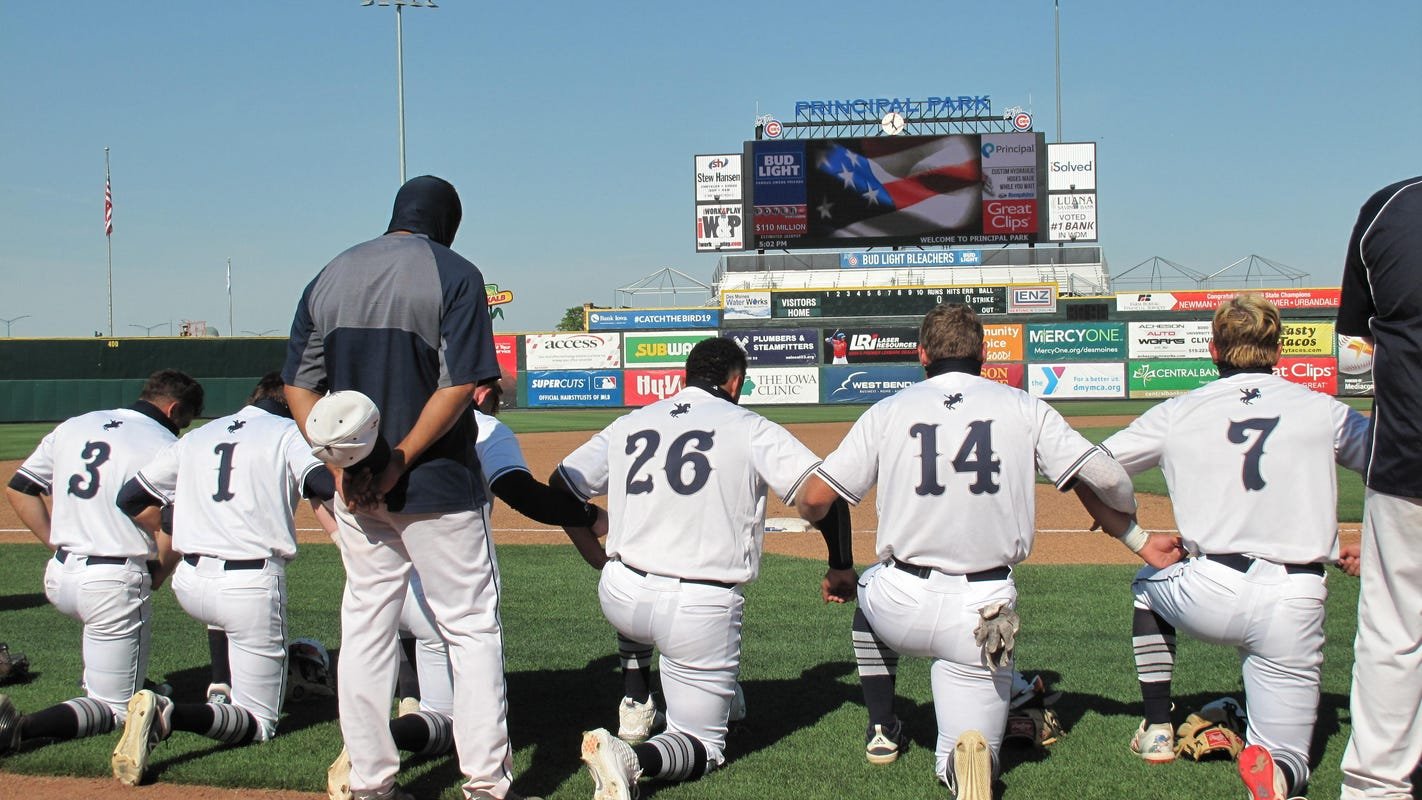 Des Moines Roosevelt baseball team kneels during national anthem ...