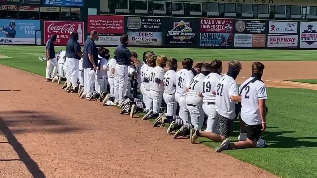An entire high school baseball team knelt during the National ...