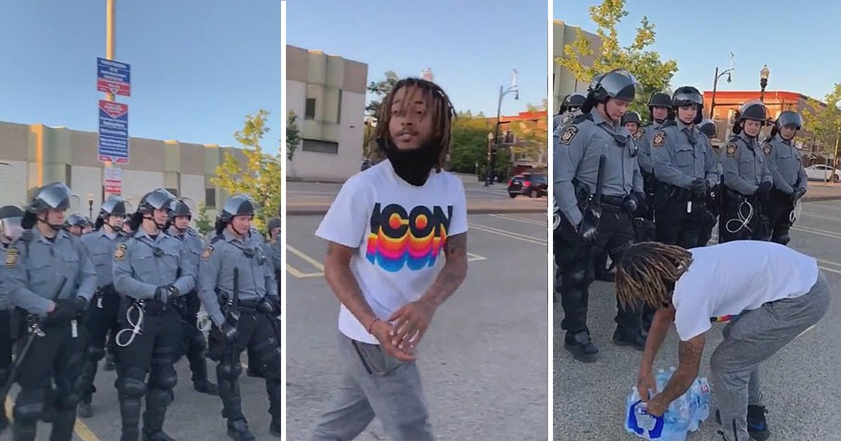adfadf.jpg?resize=1200,630 - Heartwarming Moment Protester Brings Water To Police Officers During 'Black Lives Matter' March