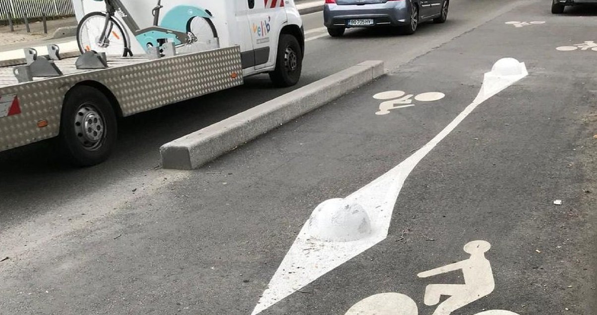 bornes.jpg?resize=412,275 - Pourquoi ces bornes arrondies sont une vraie plaie pour les cyclistes ?