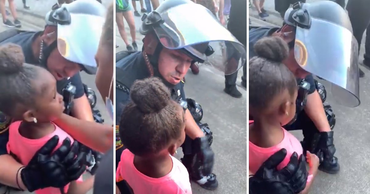 cops kneel.jpg?resize=412,232 - Houston Cop Kneels Down And Hugs 5-year Old Girl Asking If He Was ‘Going To Shoot Her’
