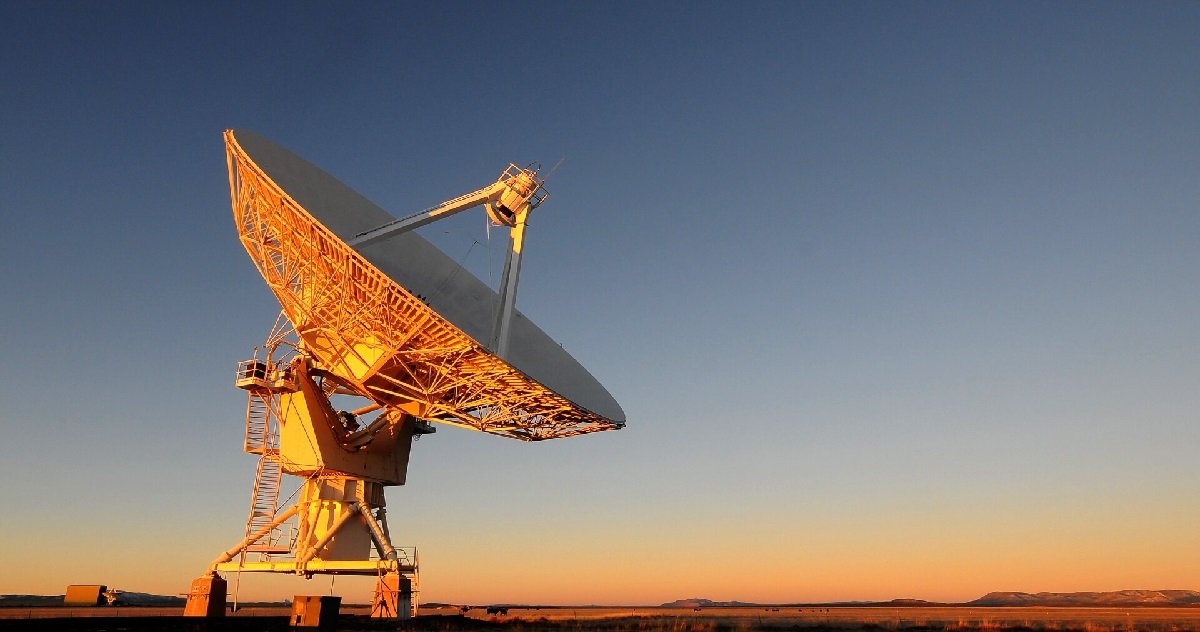 espace.jpg?resize=1200,630 - Des astronomes ont détecté un mystérieux signal radio qui se répète tous les 157 jours
