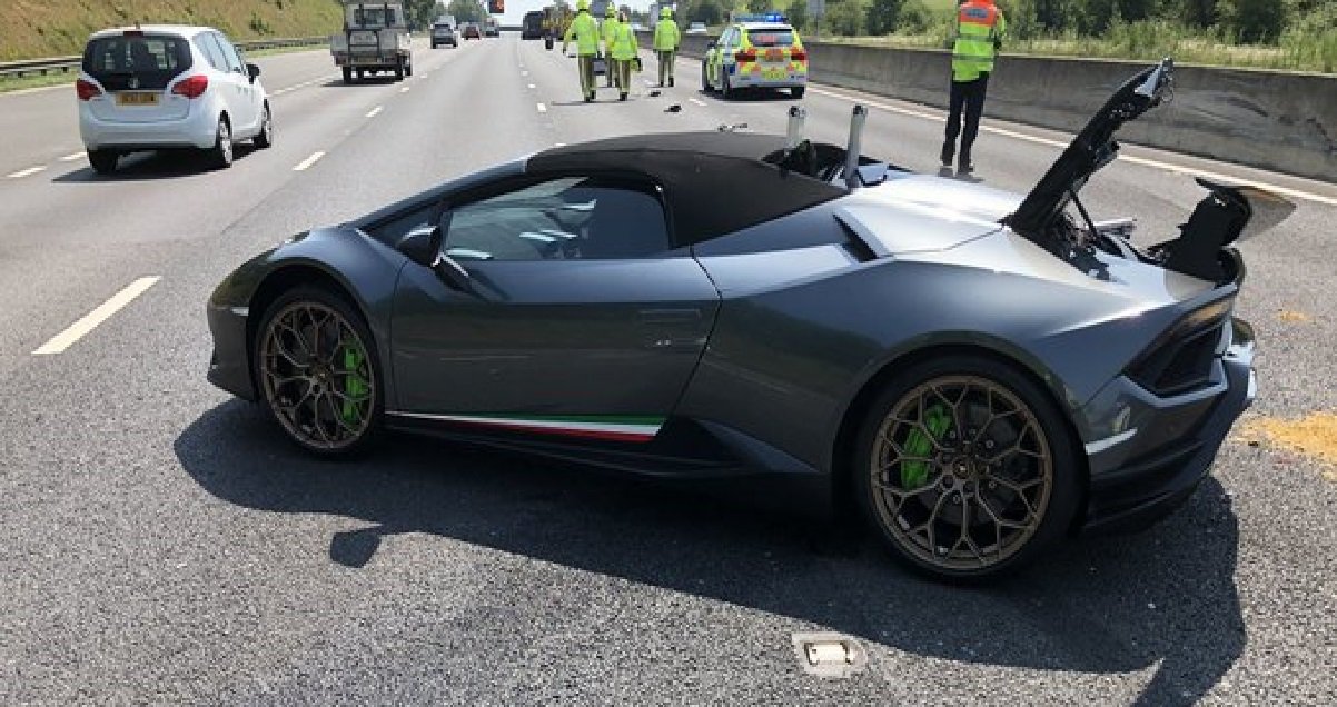 lbg.jpg?resize=412,275 - Un homme s’achète une Lamborghini et la crash 20 minutes après être sorti du concessionnaire