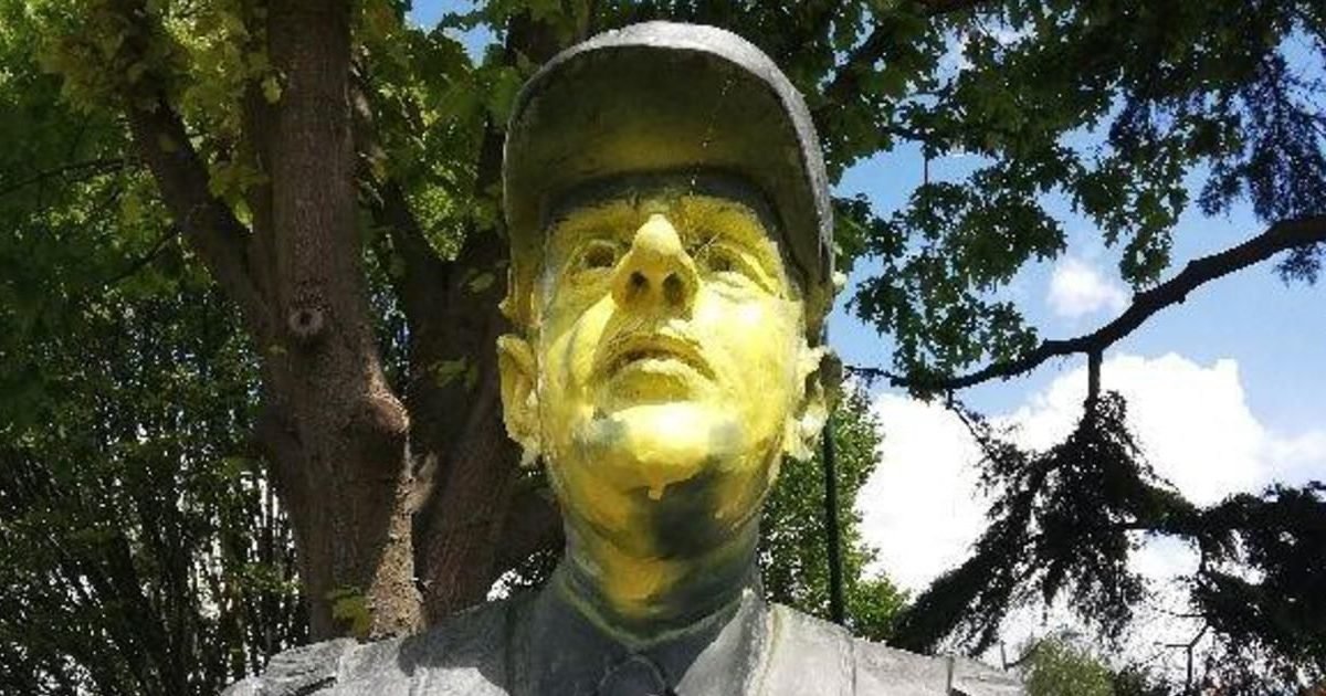le parisien 6 e1592218653954.jpg?resize=1200,630 - Une statue du général de Gaulle et une plaque commémorative ont été vandalisées