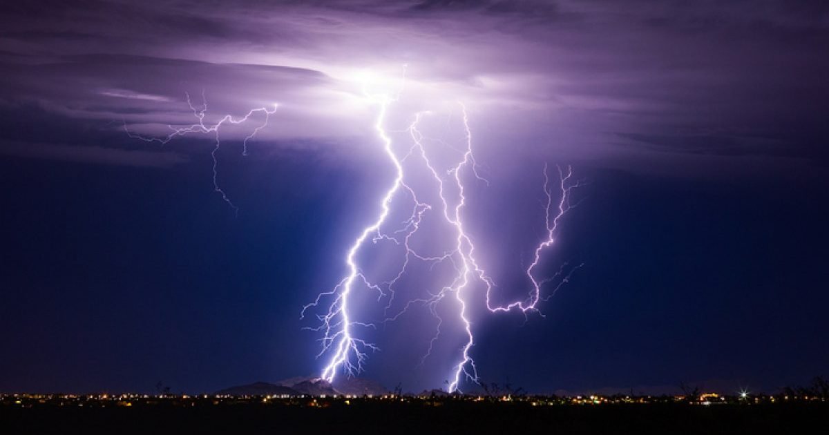 lightning 1 e1593192165848.jpg?resize=1200,630 - Saviez-vous que le plus long éclair jamais enregistré mesure 700 km ?