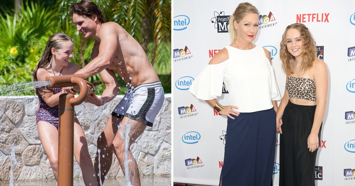 lola ray facinelli.jpg?fit=1024%2C538&ssl=1&strip=all - Lola Ray Facinelli Sparks Racy Controversy As Guest On Family Feud