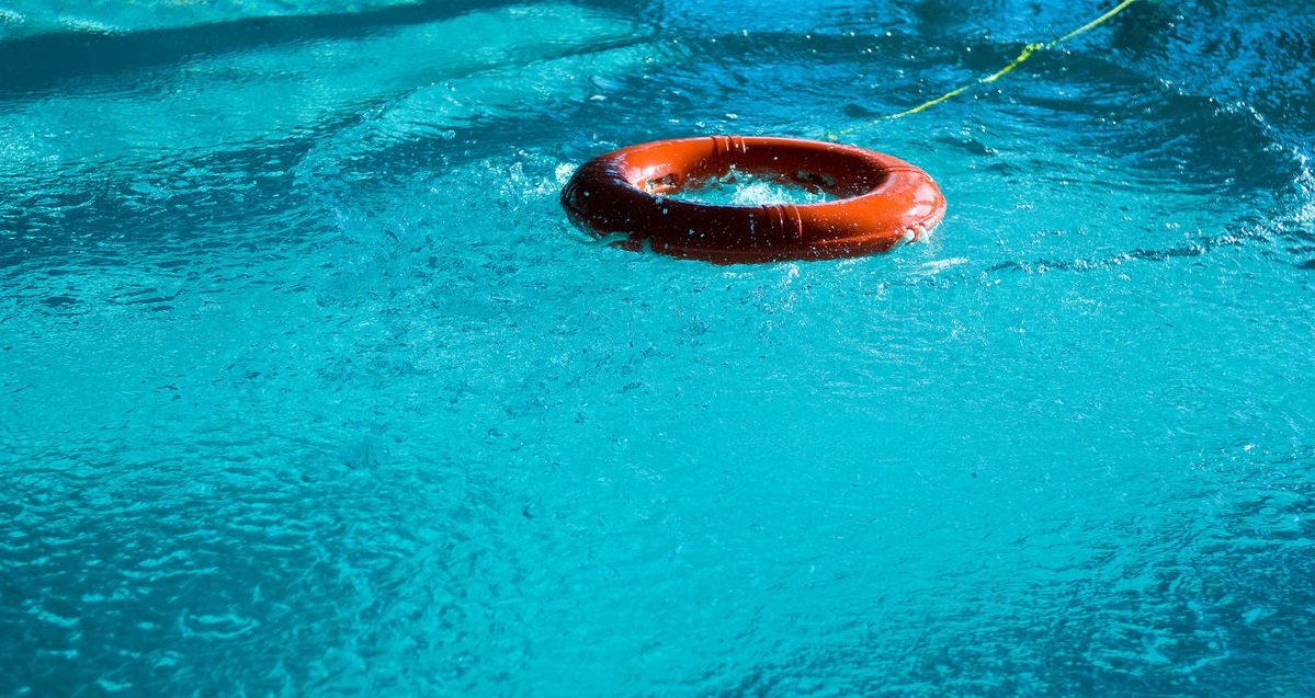 piscine.jpg?resize=412,232 - Calais: un bébé de 18 mois est tombé dans une piscine gonflable, il échappe in extremis à la mort !