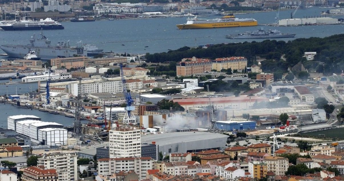 sous marin.jpg?resize=412,275 - Toulon: le sous-marin nucléaire d'attaque "Perle" a pris feu dans la base navale