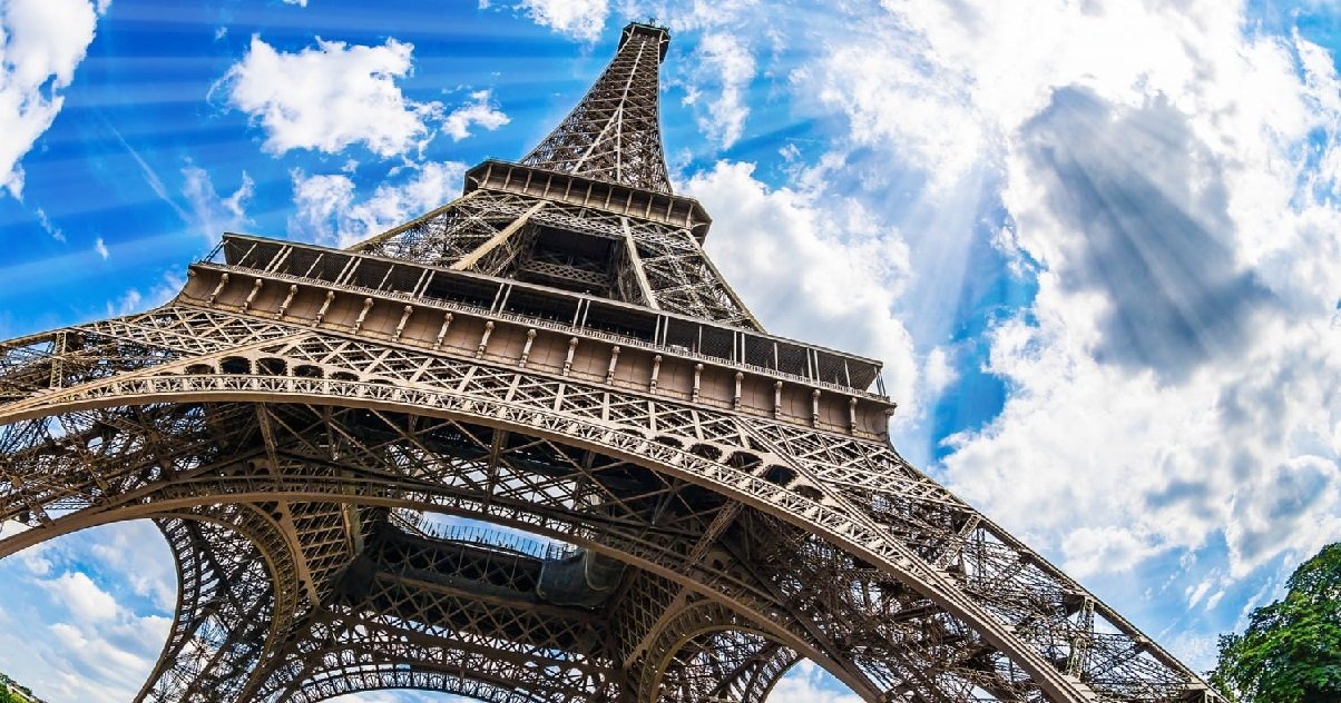 tour eiffel.jpeg?resize=412,232 - Paris: la Tour Eiffel va rouvrir au public mais il faudra être en forme pour monter dessus