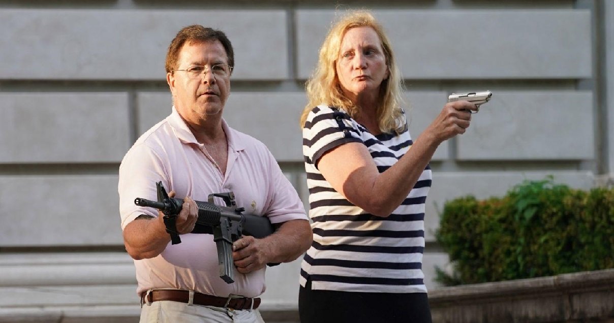 usa.jpg?resize=412,275 - USA: un riche couple d'Américains a sorti les armes pour défendre leur propriété face aux manifestants