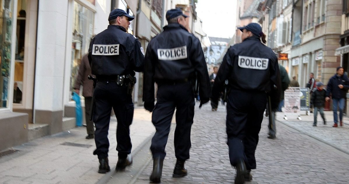 wikipedia 1 e1591176446238.jpg?resize=1200,630 - Sondage : Un français sur trois se sentirait en insécurité face à un policier