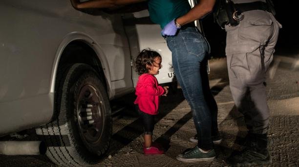 Foto de niña entre lágrimas en la frontera de EE.UU. gana el World ...