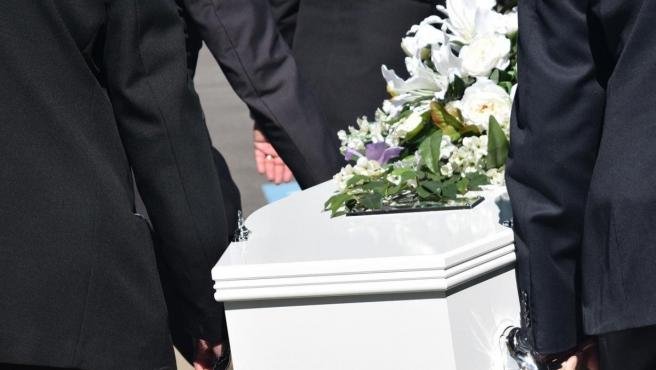 Una mujer declarada muerta se despierta en su propio funeral