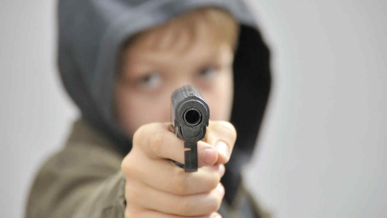 Niño de 9 años le dispara a su hermana de 13 y la mata tras pelea ...