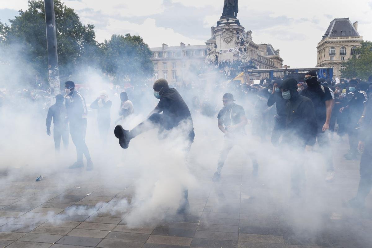 Gases lacrimógenos durante protesta en París contra racismo | El ...