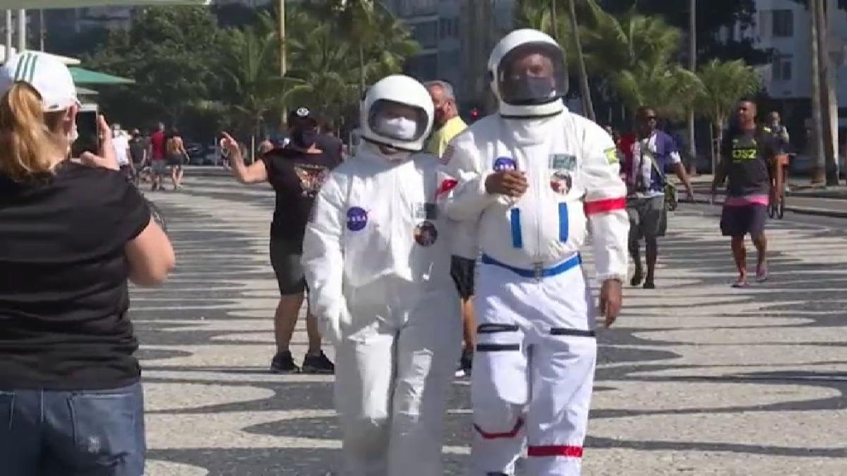 Un matrimonio brasileño utiliza un traje de astronauta para ...