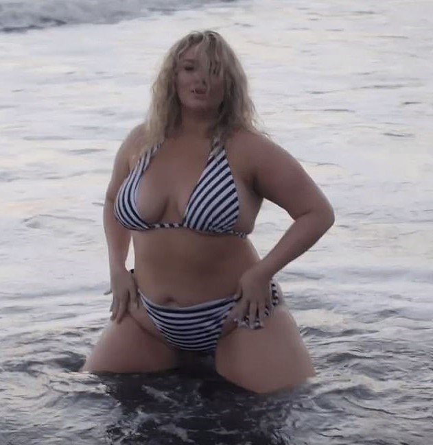 Curviest Model Ever Hunter Mcgrady Shows Off Figure In Sports Illustrated Swimsuit S 2020