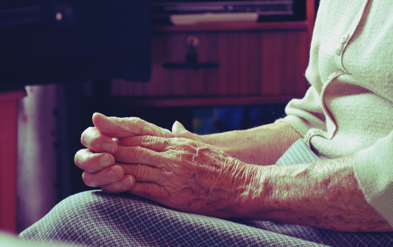 A la abuela no viene nadie a verla - Objetivo Cádiz