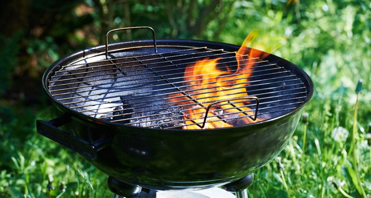 bbq.jpg?resize=412,275 - Meuse: un père de famille gravement brûlé son fils en allumant le barbecue