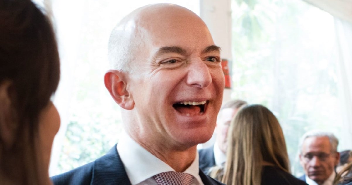 bezos.jpg?resize=412,275 - Amazon: en une seule journée, Jeff Bezos a gagné 13 milliards