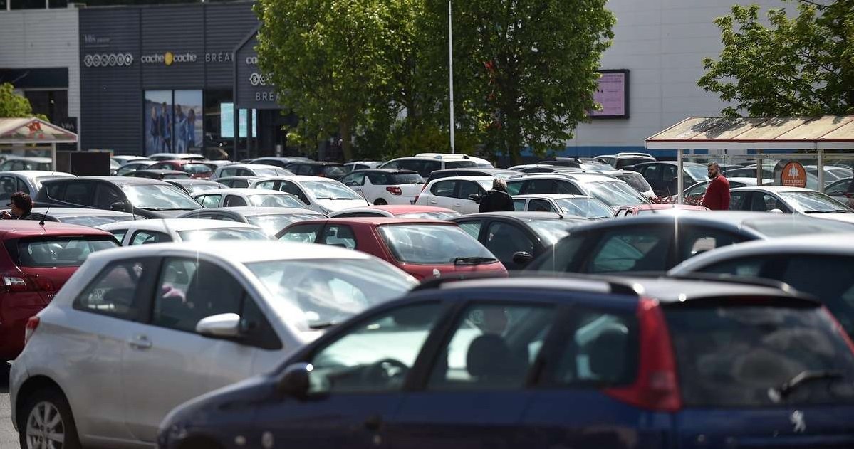 enfants voiture.jpg?resize=412,275 - Seine-et-Marne: Des parents ont volontairement enfermé leurs enfants dans une voiture en plein soleil