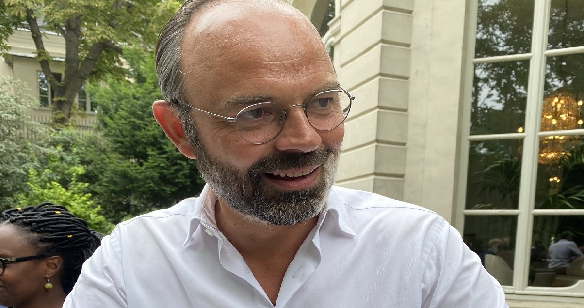 ep.jpg?resize=412,275 - Démission: Édouard Philippe a habilement fait passer un message avec ses boutons de manchette