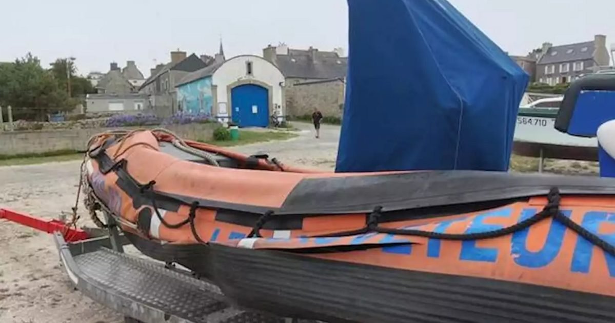 headtopics e1594225886588.jpg?resize=1200,630 - Finistère : Un canot de sauvetage vandalisé à coups de cutter