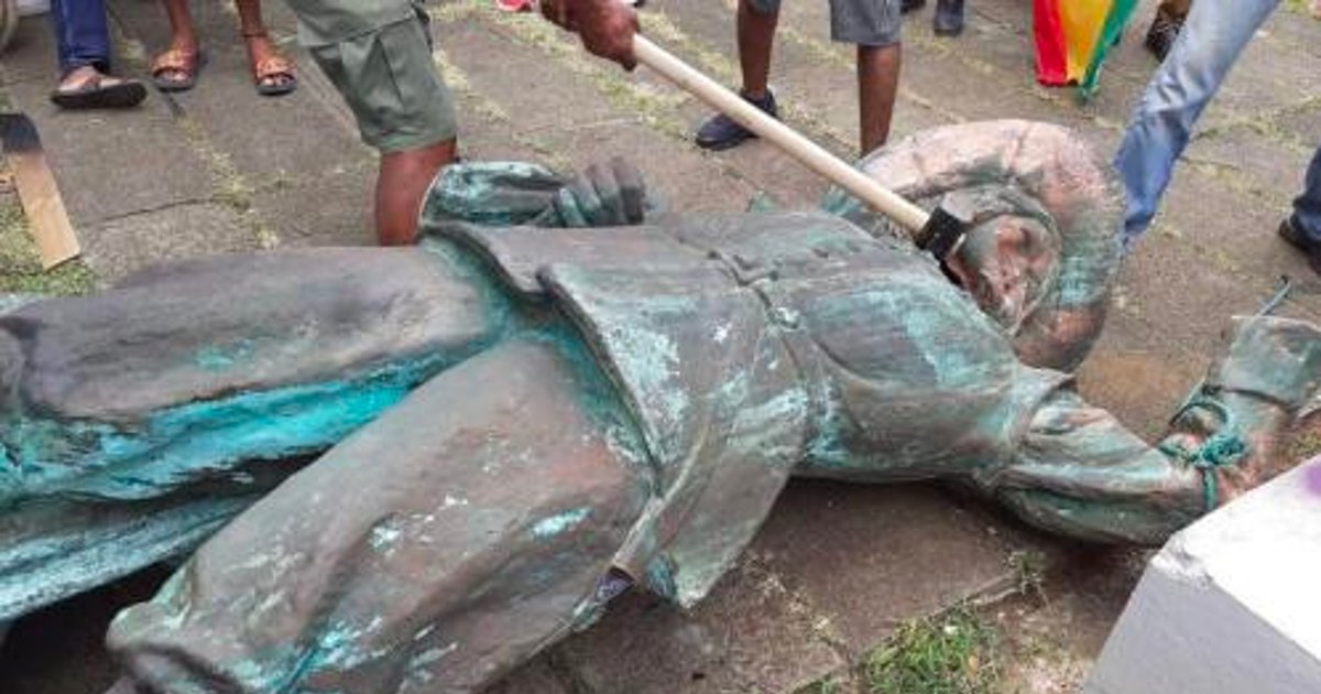 martinique.png?resize=1200,630 - Martinique : Des activistes ont déboulonné deux statues considérées comme des symboles du colonialisme
