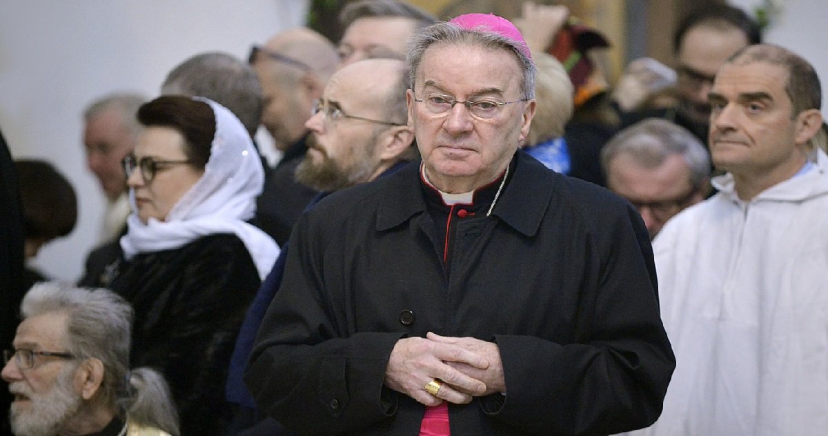 mgr luigi ventura.jpg?resize=412,275 - De quoi est accusé Luigi Ventura, un ex-ambassadeur du Vatican ?