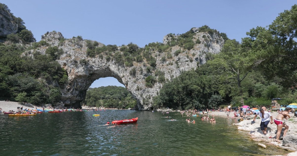 plage.jpg?resize=412,232 - Ardèche: un jeune homme s'est noyé dans une rivière devant ses amis