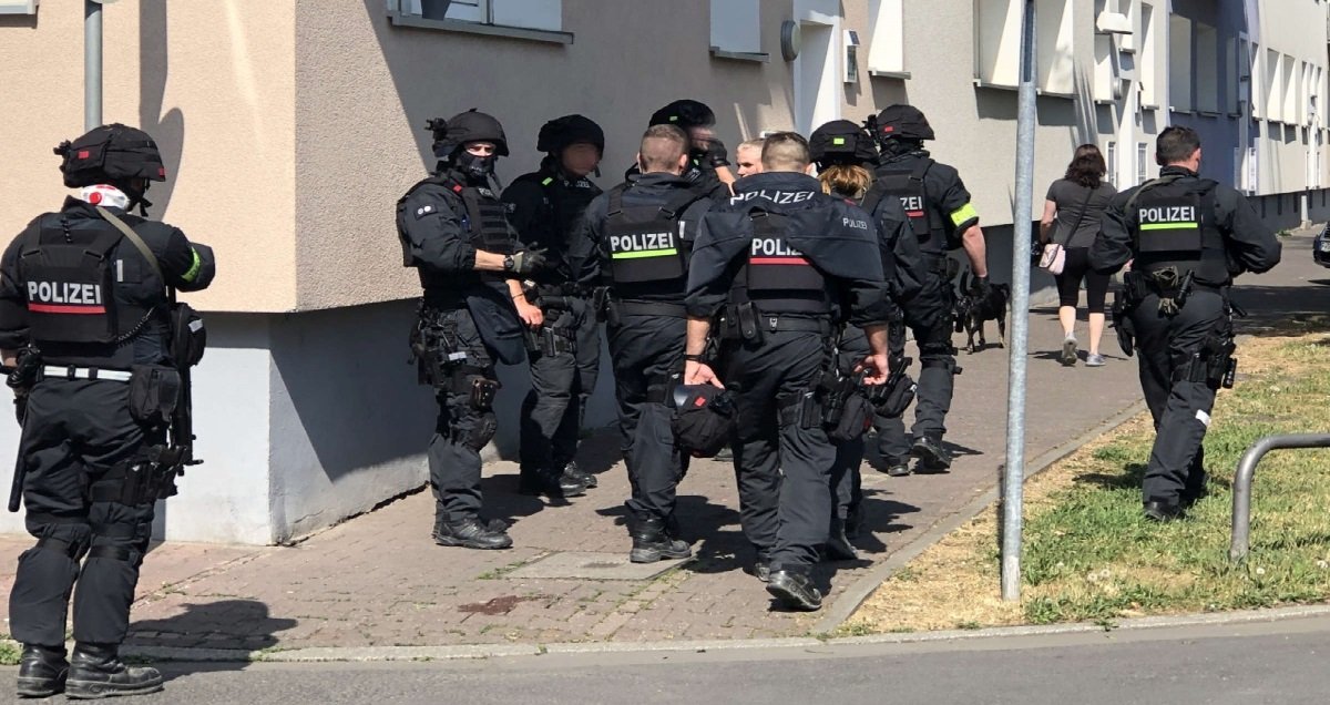 polizei.jpg?resize=412,275 - Francfort: 39 personnes ont été arrêtées après une bagarre géante lors d'une "fête corona"