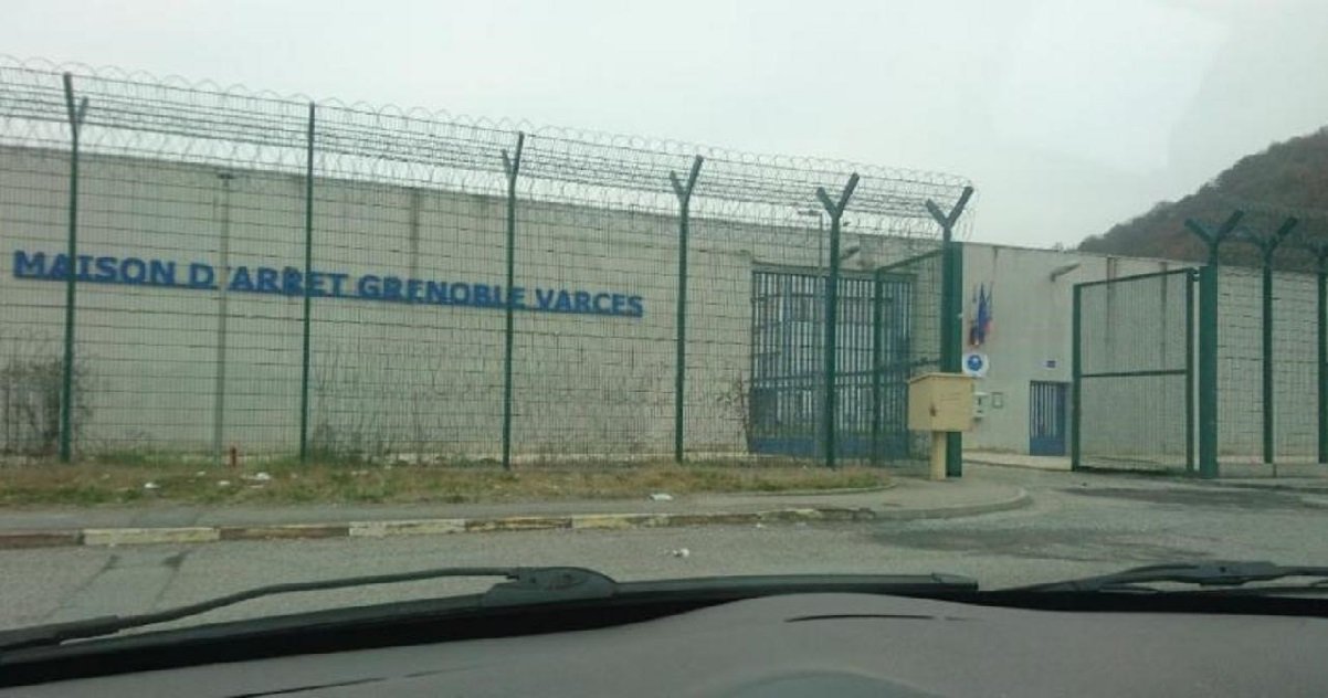 prisn.jpeg?resize=412,275 - Isère: des véhicules en direction de la prison de Varces ont été visés par des tirs