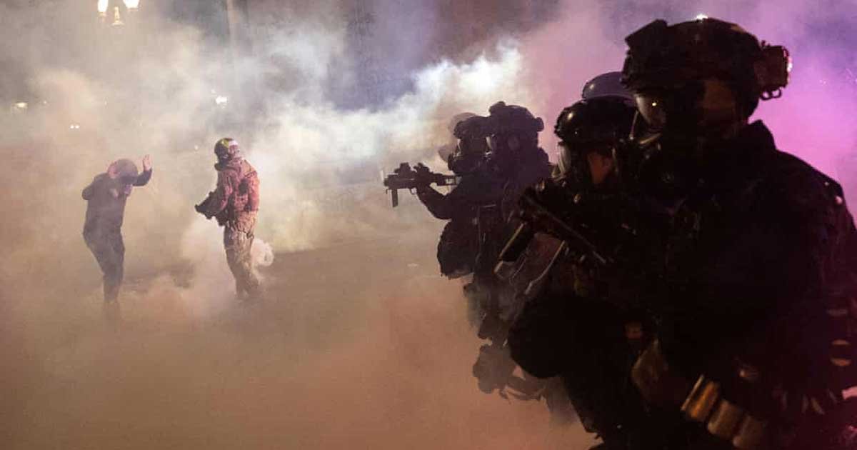 r1 1.jpg?resize=412,232 - Federal Agents Tear-Gassed Portland Protesters Again Despite Order To Withdraw