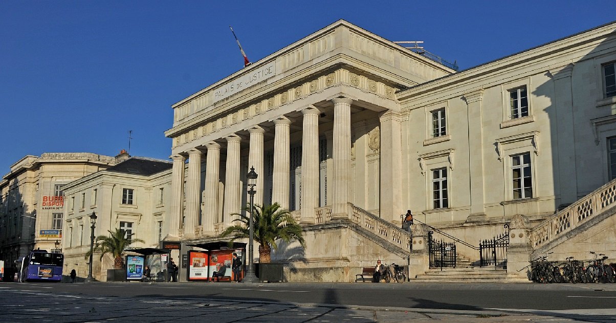 tours.jpg?resize=412,275 - Tours: le couple qui avait volontairement laissé leurs enfants dans une voiture au soleil sera jugé