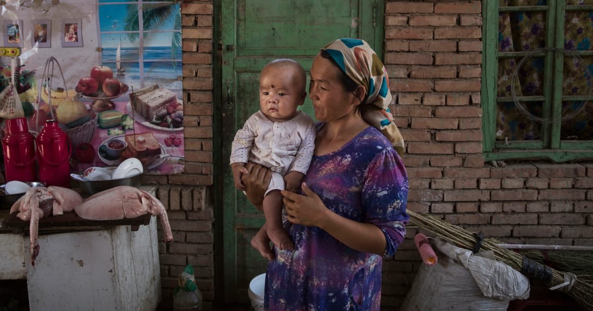uighurs birth control e1593560447509.jpg?resize=412,232 - Un rapport révèle que la Chine imposerait la stérilisation aux Ouïghours pour réduire leur population