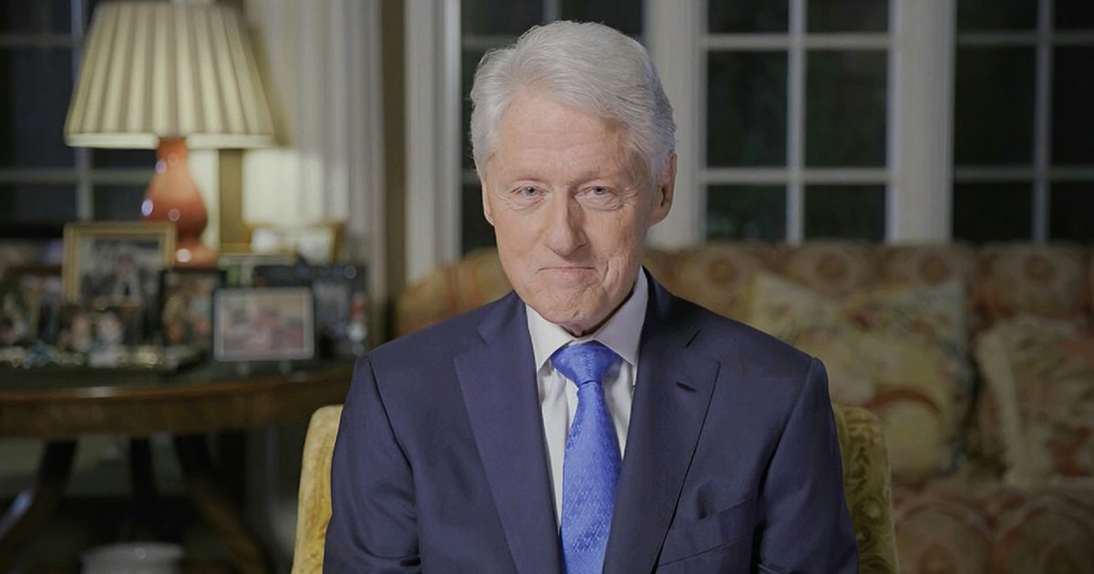 1 155.jpg?resize=412,275 - Filtran Fotos De Bill Clinton Siendo "Masajeado" Por Una Presunra Víctima Sexual De Jeffrey Epstein