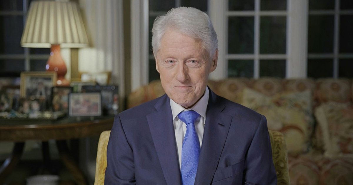 1 155.jpg?resize=412,232 - Filtran Fotos De Bill Clinton Siendo "Masajeado" Por Una Presunra Víctima Sexual De Jeffrey Epstein