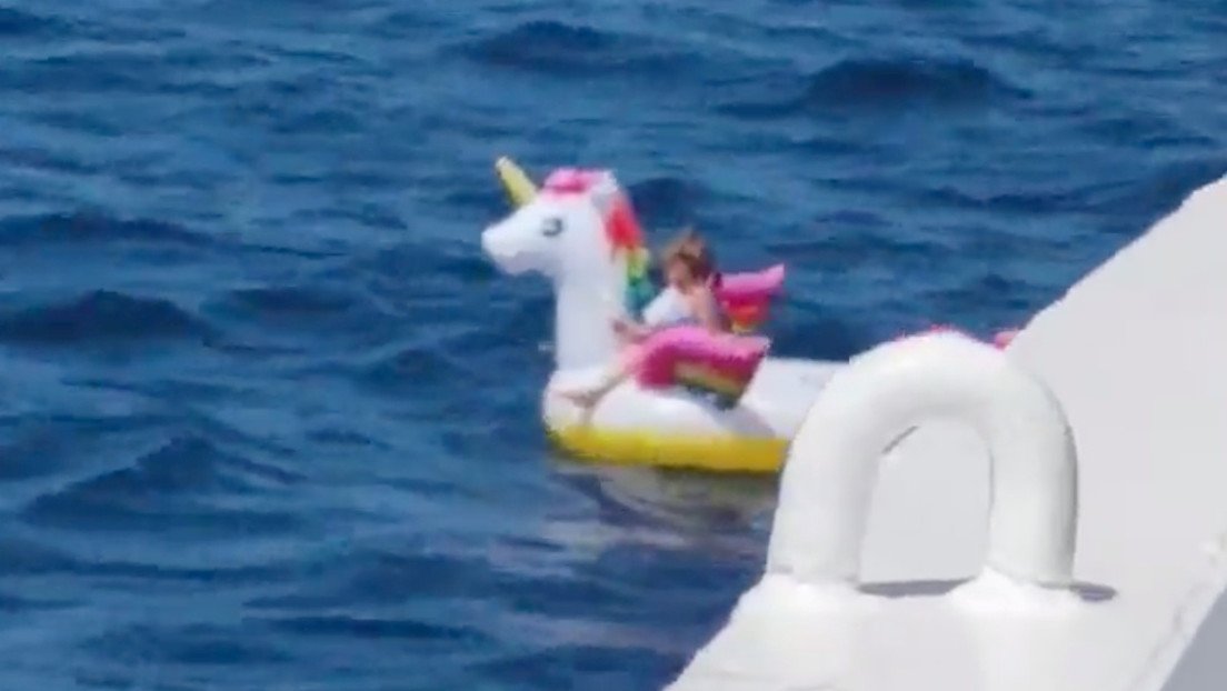 VIDEO: La tripulación de un ferry rescata a una niña de 4 años en ...