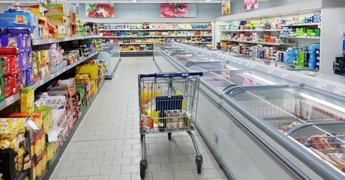 aldi1.jpg?resize=412,275 - Une femme achète de la viande dans un supermarché et fait une découverte répugnante