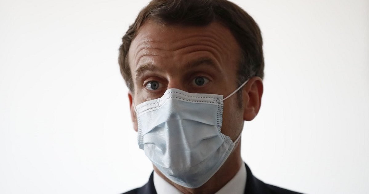 closer e1596794415443.jpg?resize=1200,630 - Coronavirus : Emmanuel Macron recommande le port du masque en extérieur