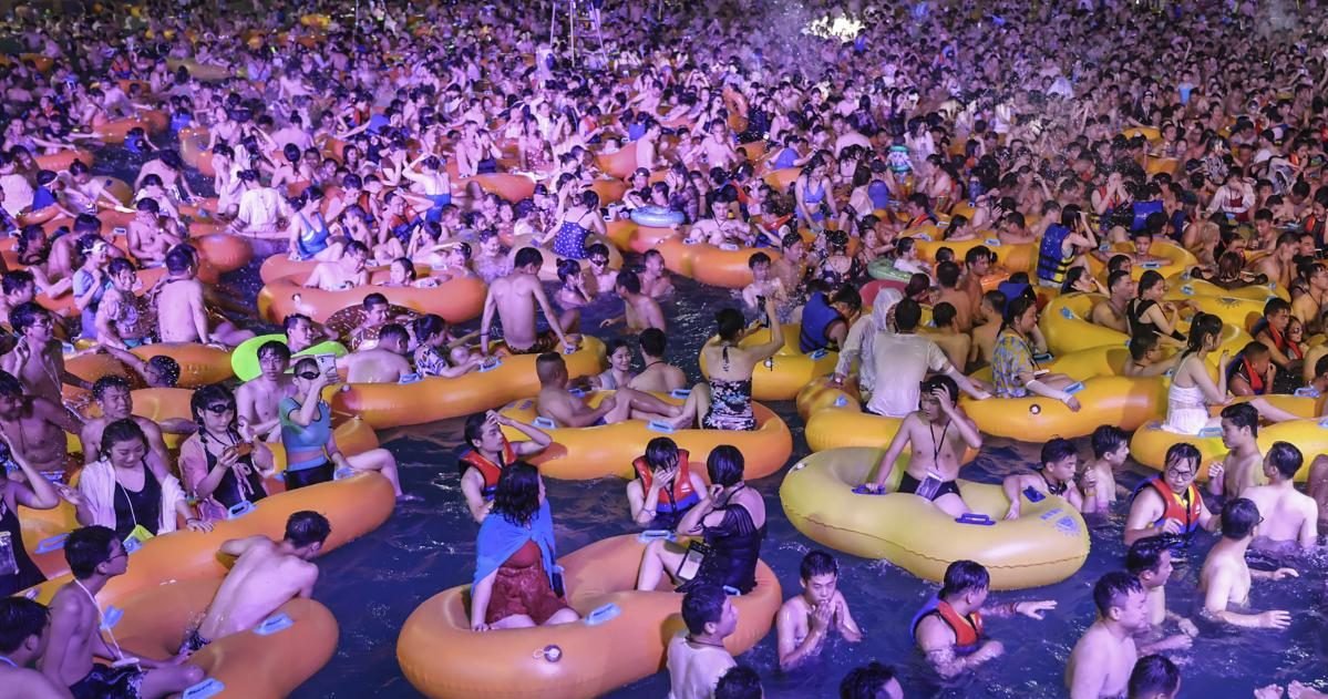 franceindo e1597745656459.jpg?resize=1200,630 - Wuhan : Des milliers de chinois ont participé à une fête aquatique géante