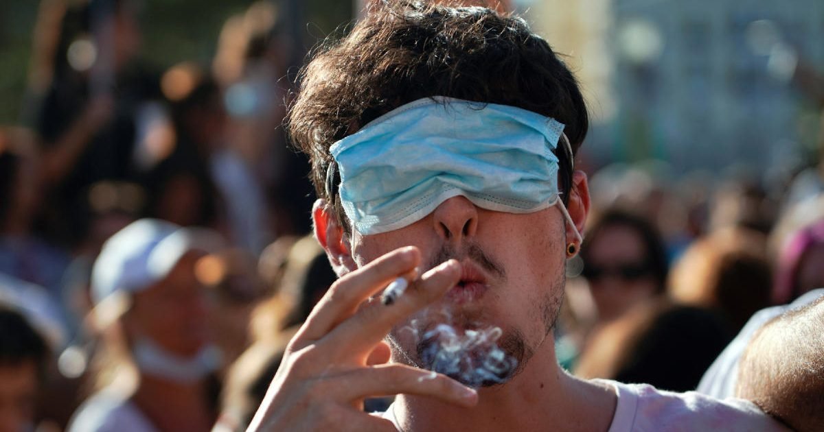 health coronavirus spain 4 e1597849778971.jpg?resize=1200,630 - Covid-19 : Un manifestant anti-masque à Madrid est admis à l'hôpital dans un état grave
