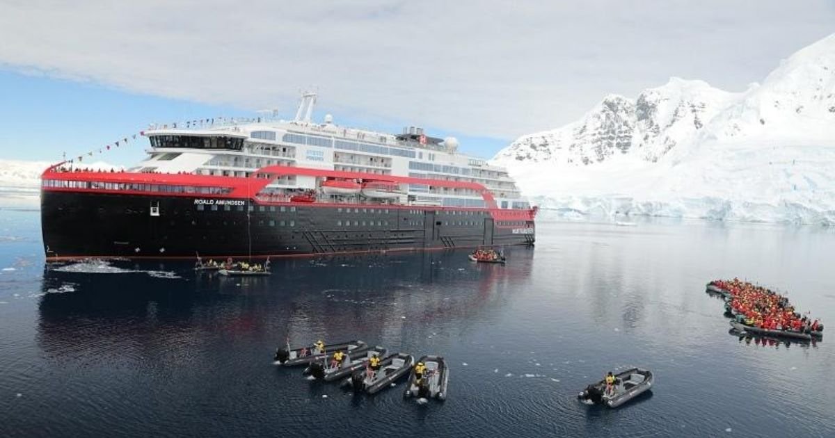 hurtigruten.jpg?resize=412,232 - 36 Crew and 4 Guests On a Norwegian Cruise Ship Test Positive For COVID-19