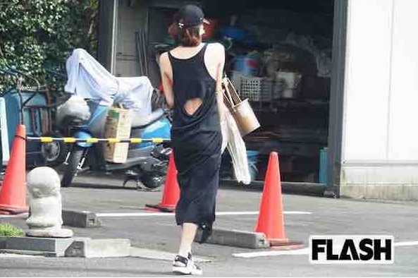 米倉涼子 ポロリ寸前 の私服にドン引きの声 スゲーな米倉 だらしない Hachibachi 米倉涼子 ポロリ寸前 の私服にドン引きの声 スゲーな米倉 だらしない Hachibachi