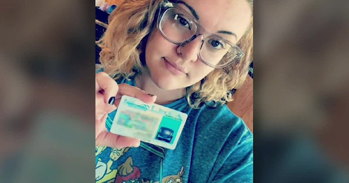 jade.jpg?resize=412,275 - Insolite: une femme a reçu son nouveau permis de conduire avec une drôle photo d'identité